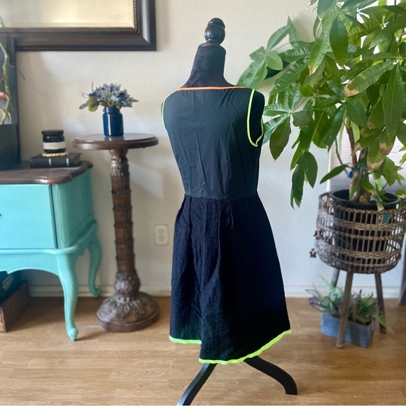 T Tahari Neon Lined Fit & Flare A-Line Mid Length Sleeveless Dress - Picture 3 of 7